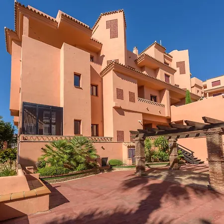 Paraiso Del Sol Golf Y Piscina エステポナ